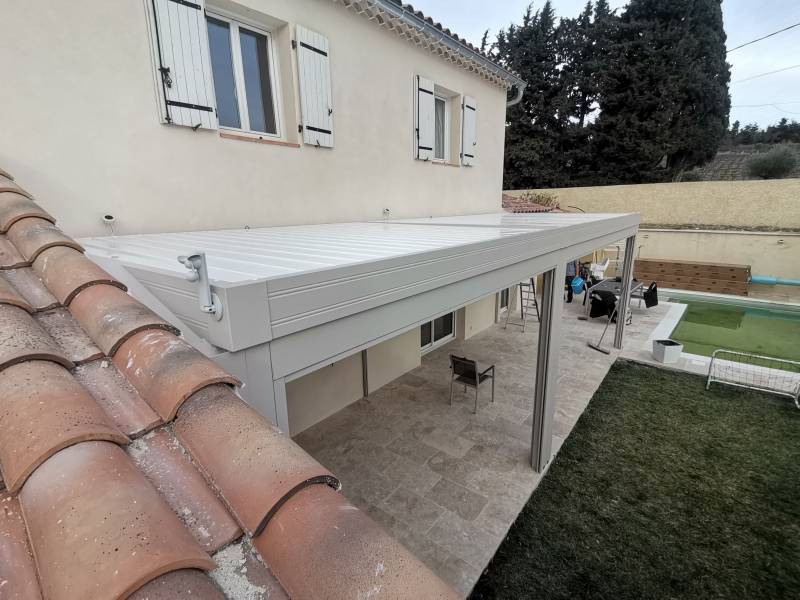 Pergola bioclimatique adossée à lames orientables sur Chateaurenard